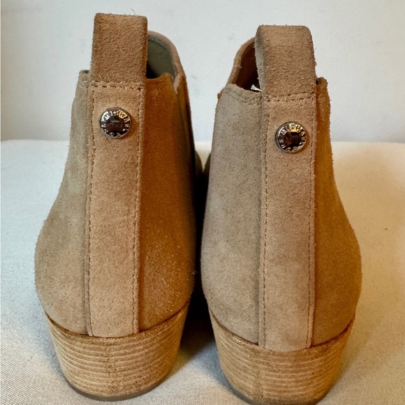 Michael Kors Tan Ankle Booties Suede Minimalist Design - Picture 5 of 6